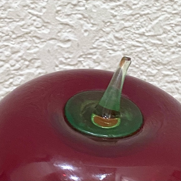 Vintage Handblown 4.5” Red Apple Art Glass Fruit Decor - Picture 5 of 7